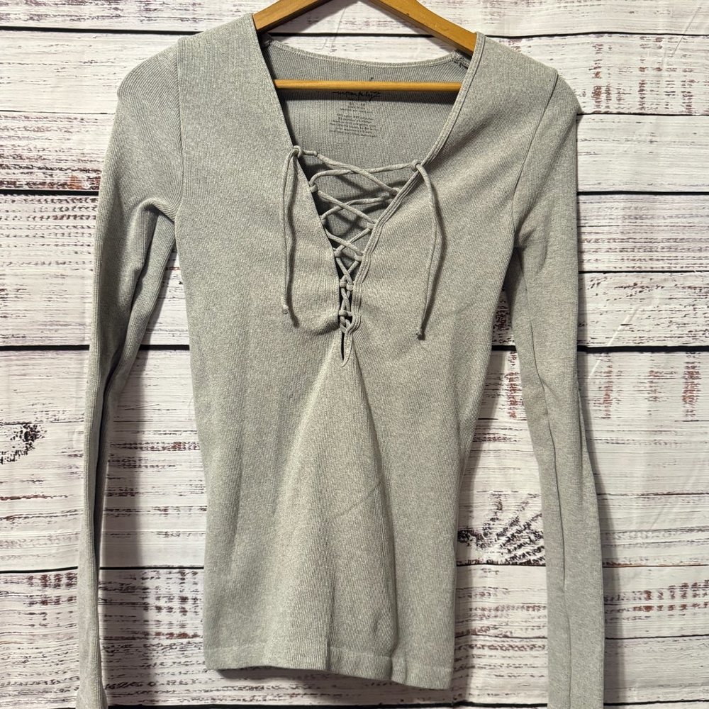 🎉😀CLEARANCE SALE!!!😀INTIMATELY FREE PEOPLE Gray Lace Up Seamless Layering Top - Picture 2 of 6